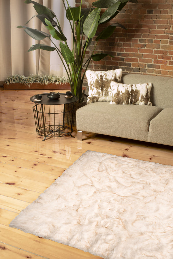 Homeroots 5' X 8' Ombre Tan Faux Fur Washable Non Skid Area Rug  Acrylic 476673