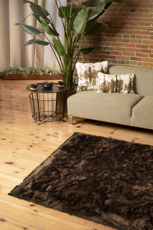 Homeroots 5' X 8' Chocolate Faux Fur Non Skid Area Rug  Faux Fur 476675
