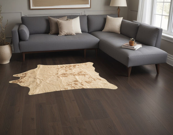 Homeroots 5' X 8' Off White And Silver Faux Cowhide Washable Non Skid Area Rug  Acrylic 476681