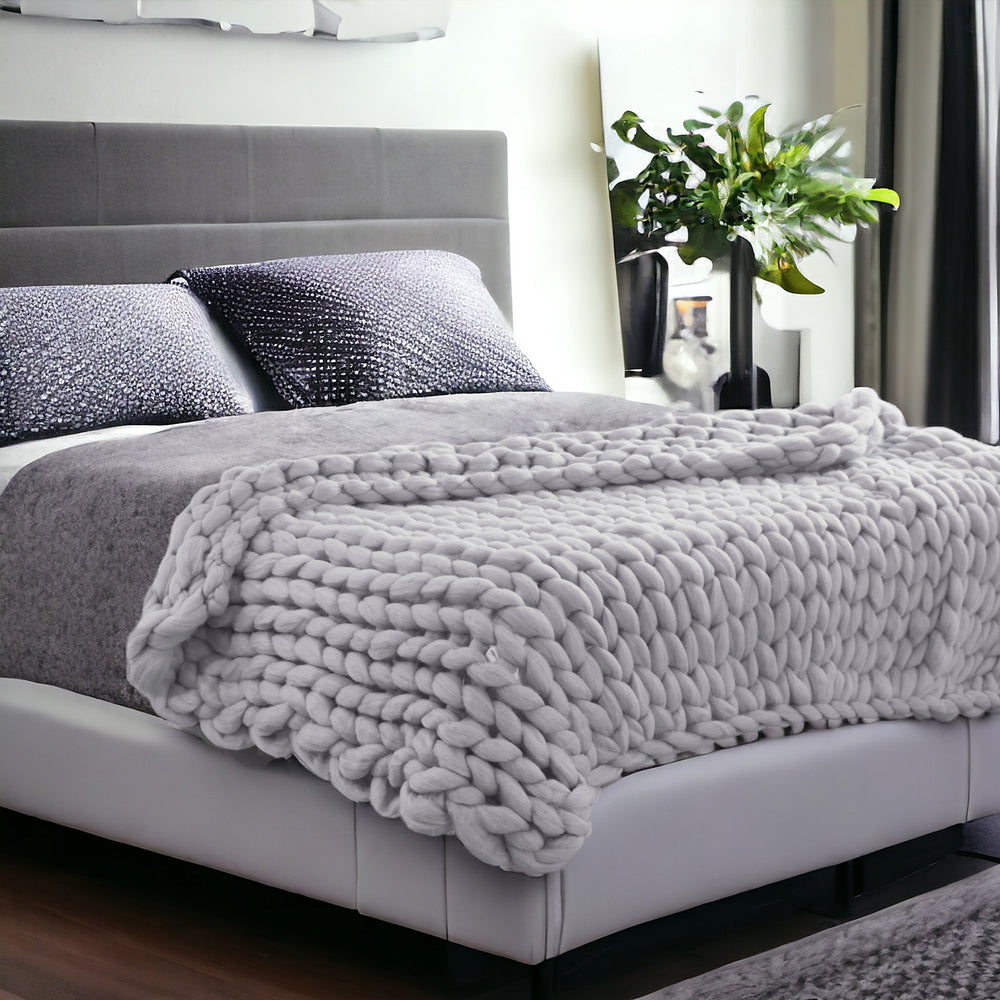 Homeroots 50" X 60" Light Gray Boho Chunky Knit  Throw Blanket  Polyester 478039