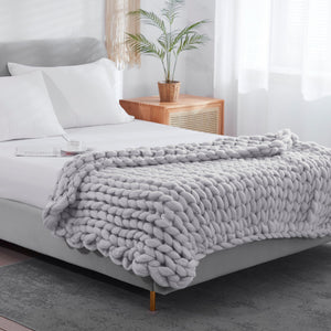 Homeroots 50" X 60" Light Gray Boho Chunky Knit  Throw Blanket  Polyester 478039