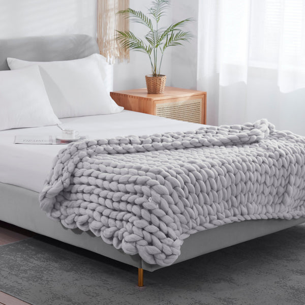 Homeroots 50" X 60" Light Gray Boho Chunky Knit  Throw Blanket  Polyester 478039