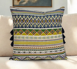 Homeroots 20" Vibrant Green And Yellow Cotton Throw Pillow With Charming Tassels For Home Décor Accent   478566