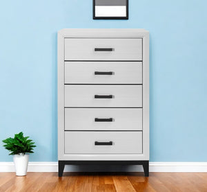 HomeRoots 31" White Wood Five-Drawer Chest for Compact Spaces - Stylish, Durable Storage Solution for Bedrooms 5 478638