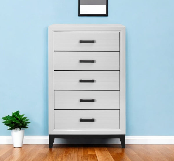 HomeRoots 31" White Wood Five-Drawer Chest for Compact Spaces - Stylish, Durable Storage Solution for Bedrooms 5 478638