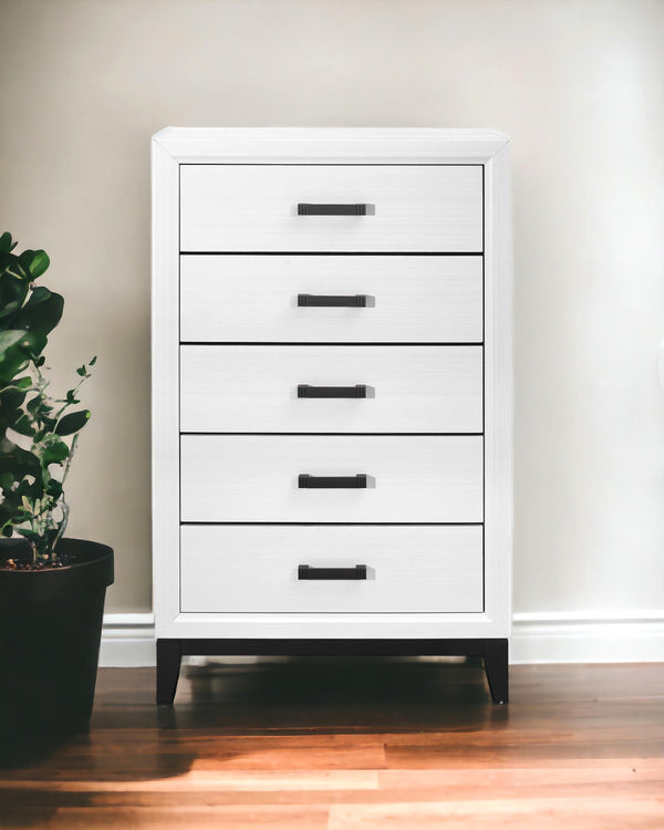 Homeroots 31" White Wood Five Drawer Standard Chest  Solid And Manufactured Wood 478638