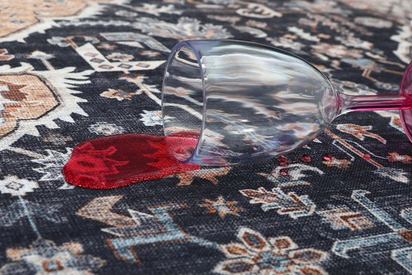 Homeroots 4' X 6' Black Oriental Power Loom Stain Resistant Area Rug  Polyester 478956