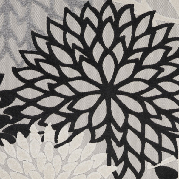 Homeroots 12' X 15' Black And White Floral Non Skid Indoor Outdoor Area Rug  Polypropylene 479263