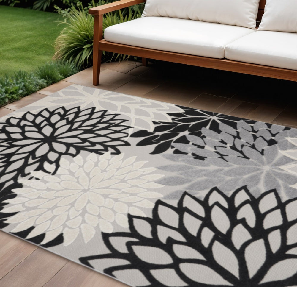 HomeRoots 12' X 15' Stylish Black and White Indoor/Outdoor Runner Rug - Durable, Easy-Clean, Versatile Design 479263