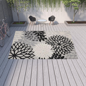 Homeroots 12' X 15' Black And White Floral Non Skid Indoor Outdoor Area Rug  Polypropylene 479263