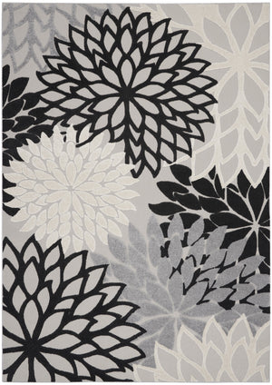 Homeroots 12' X 15' Black And White Floral Non Skid Indoor Outdoor Area Rug  Polypropylene 479263