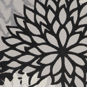 Homeroots 12' X 15' Black And White Floral Non Skid Indoor Outdoor Area Rug  Polypropylene 479263