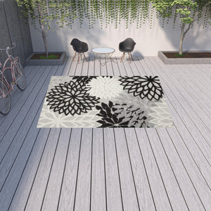 Homeroots 9' X 12' Black And White Floral Non Skid Indoor Outdoor Area Rug  Polypropylene 479270