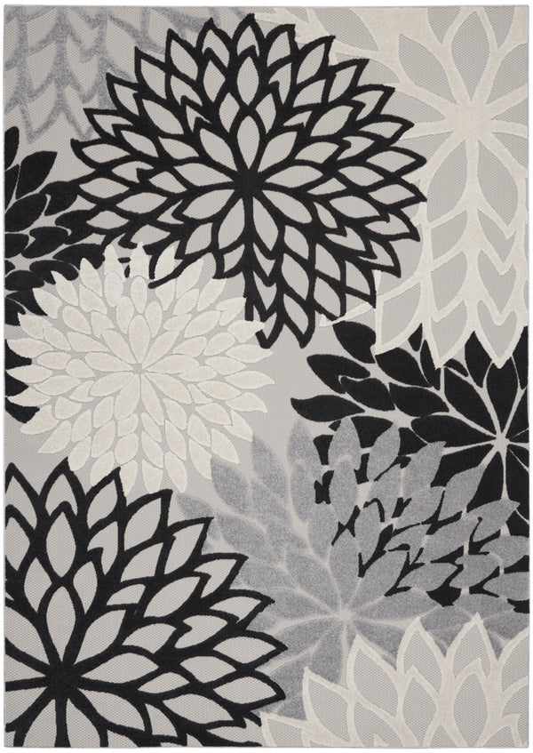 Homeroots 9' X 12' Black And White Floral Non Skid Indoor Outdoor Area Rug  Polypropylene 479270