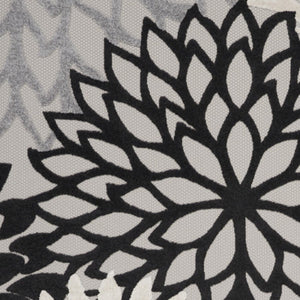 Homeroots 9' X 12' Black And White Floral Non Skid Indoor Outdoor Area Rug  Polypropylene 479270