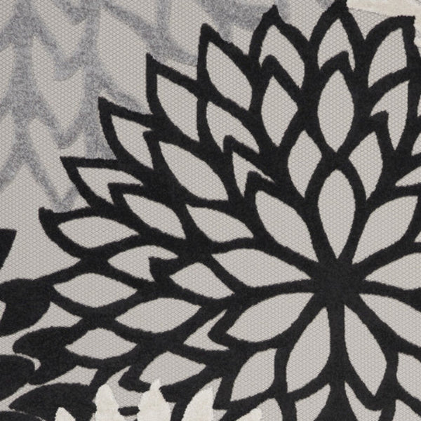 Homeroots 9' X 12' Black And White Floral Non Skid Indoor Outdoor Area Rug  Polypropylene 479270