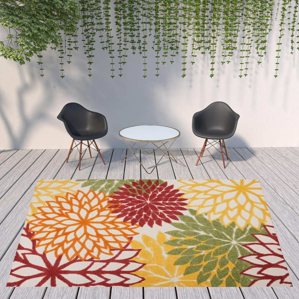 Homeroots 9' X 12' Green Floral Non Skid Indoor Outdoor Area Rug  Polypropylene 479276