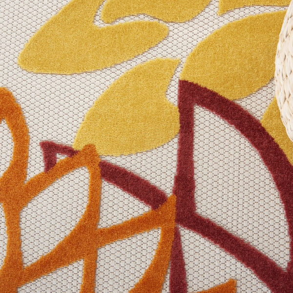 Homeroots 8' X 8' Red Round Floral Non Skid Indoor Outdoor Area Rug  Polypropylene 479290