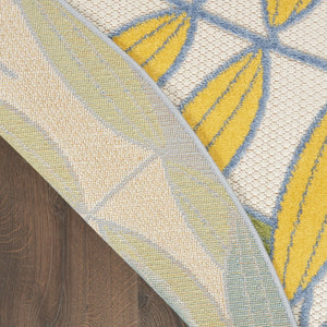 HomeRoots 5' Coastal-Inspired Ivory and Blue Round Area Rug for Indoor & Outdoor Spaces - Durable & Stylish 479340