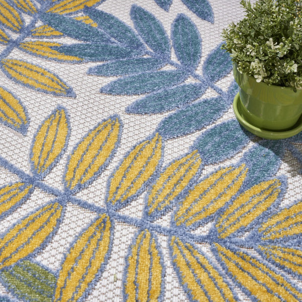 HomeRoots 5' Coastal-Inspired Ivory and Blue Round Area Rug for Indoor & Outdoor Spaces - Durable & Stylish 479340