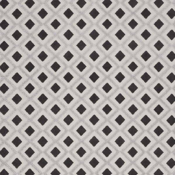 Homeroots 12' X 15' Black And White Gingham Non Skid Indoor Outdoor Area Rug  Polypropylene 479419