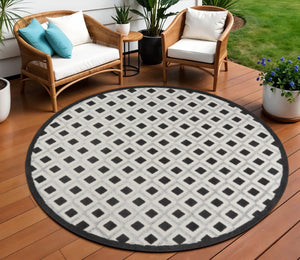 HomeRoots 8' Round Black and White Gingham Area Rug - Durable Indoor/Outdoor Design, Easy Care & Versatile Use 479425