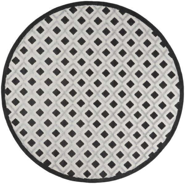 HomeRoots 8' Round Black and White Gingham Area Rug - Durable Indoor/Outdoor Design, Easy Care & Versatile Use 479425