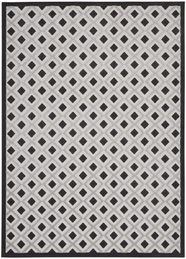 Homeroots 10' X 13' Black And White Gingham Non Skid Indoor Outdoor Area Rug  Polypropylene 479427