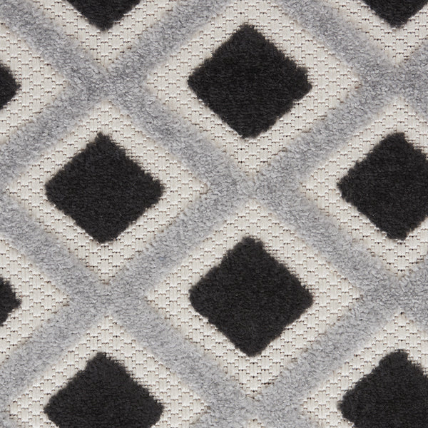 Homeroots 10' X 13' Black And White Gingham Non Skid Indoor Outdoor Area Rug  Polypropylene 479427