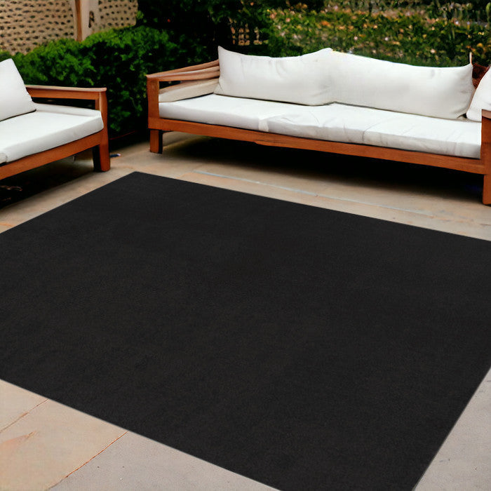 Homeroots 10' X 14' Black Stain Resistant Indoor Outdoor Area Rug  Polypropylene 479436