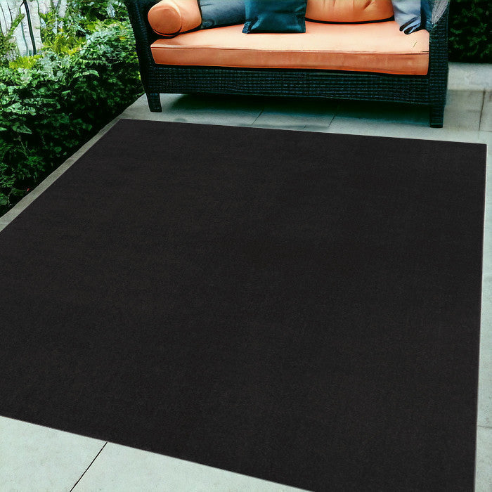 Homeroots 7' X 10' Black Stain Resistant Indoor Outdoor Area Rug   479444