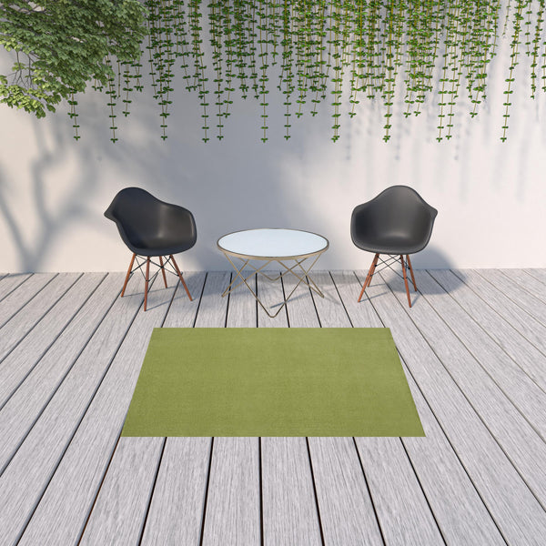 Homeroots 5' X 7' Green Non Skid Indoor Outdoor Area Rug  Polypropylene 479492