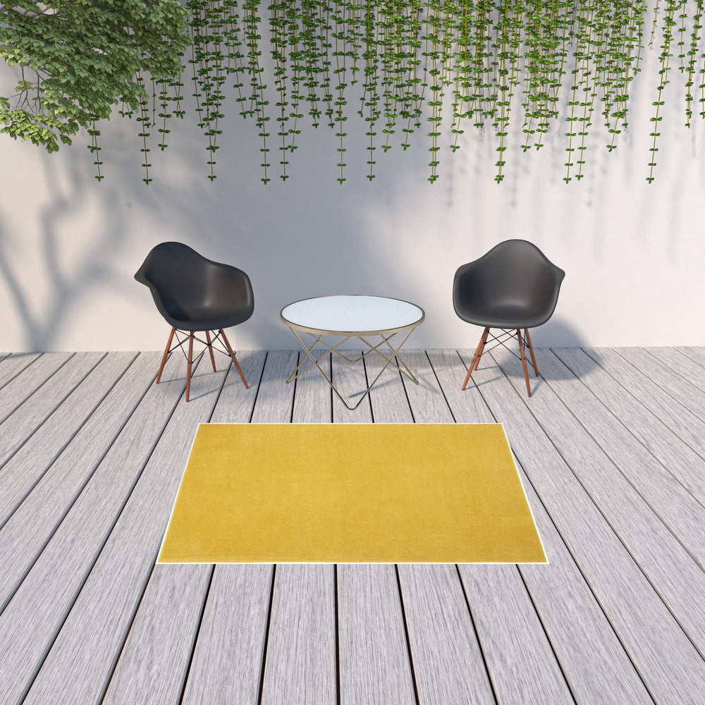 Homeroots 5' X 7' Yellow Non Skid Indoor Outdoor Area Rug  Polypropylene 479633