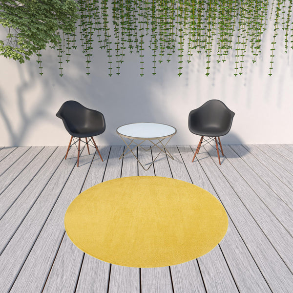 Homeroots 8' X 8' Yellow Round Non Skid Indoor Outdoor Area Rug  Polypropylene 479640
