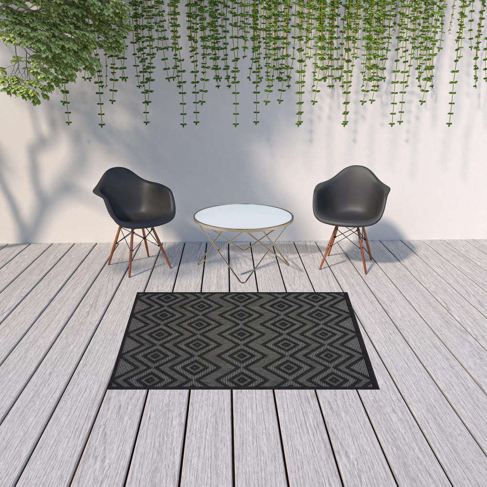 Homeroots 5' X 7' Charcoal Black Argyle Indoor Outdoor Area Rug  Polypropylene And Polyester 479653