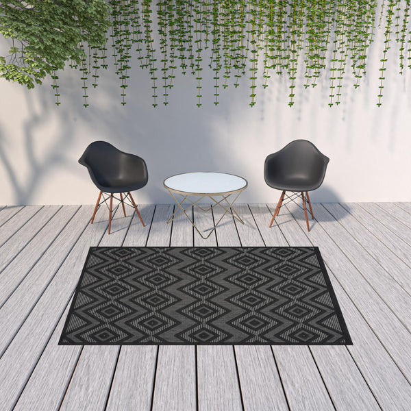 Homeroots 6' X 9' Charcoal Black Argyle Indoor Outdoor Area Rug  Polypropylene And Polyester 479655