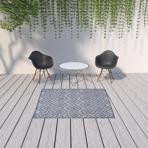 Homeroots 5' X 7' Denim Blue Argyle Indoor Outdoor Area Rug  Polypropylene And Polyester 479661