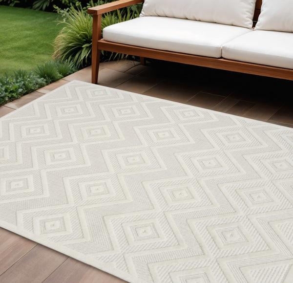 HomeRoots 6' X 9' Ivory Area Rug - Elegant Indoor/Outdoor Decor with Argyle Pattern, Durable & Easy Care 479667