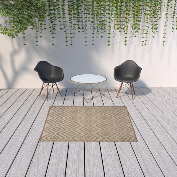 Homeroots 5' X 7' Natural Beige Argyle Indoor Outdoor Area Rug  Polypropylene And Polyester 479669