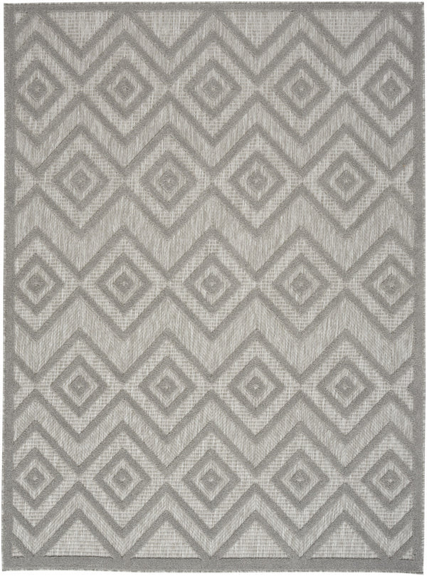 Homeroots 5' X 7' Silver Grey Argyle Indoor Outdoor Area Rug  Polypropylene And Polyester 479677
