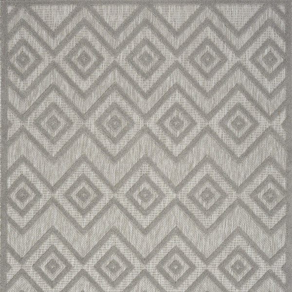 Homeroots 5' X 7' Silver Grey Argyle Indoor Outdoor Area Rug  Polypropylene And Polyester 479677