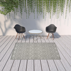 Homeroots 6' X 9' Silver Grey Argyle Indoor Outdoor Area Rug  Polypropylene And Polyester 479679