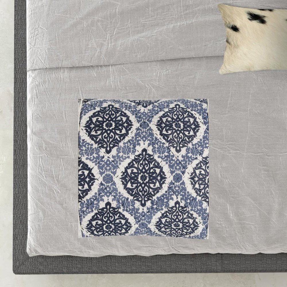 HomeRoots Blue Damask Queen Quilt - Elegant Cotton Bedding with Hypoallergenic Fill for Year-Round Comfort 479841