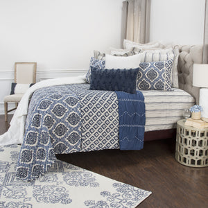 Homeroots Indigo Queen 100% Cotton 300 Thread Count Machine Washable Down Alternative Comforter  100% Cotton 479841