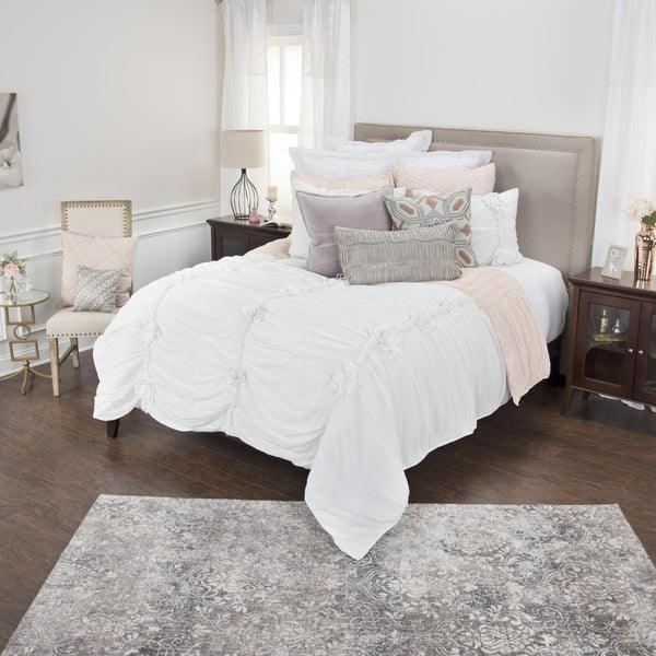 Homeroots White Queen 100% Cotton 300 Thread Count Machine Washable Down Alternative Comforter   479850