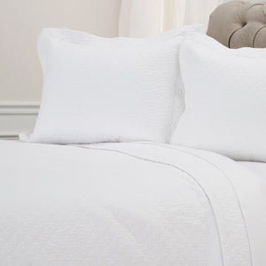 Homeroots White King 100% Cotton 300 Thread Count Washable Down Alternative Comforter  100% Cotton 479862