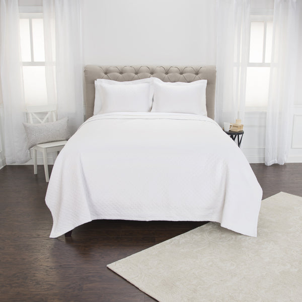 Homeroots White Queen 100% Cotton 300 Thread Count Machine Washable Down Alternative Comforter  100% Cotton 479863