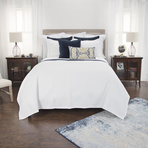 Homeroots White Queen 100% Cotton 300 Thread Count Machine Washable Down Alternative Comforter  100% Cotton 479863