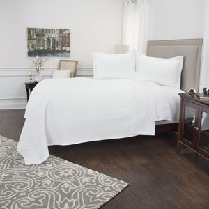 Homeroots White King 100% Cotton 300 Thread Count Washable Down Alternative Comforter  100% Cotton 479865