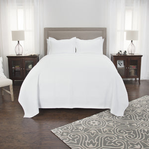 Homeroots White King 100% Cotton 300 Thread Count Washable Down Alternative Comforter  100% Cotton 479865